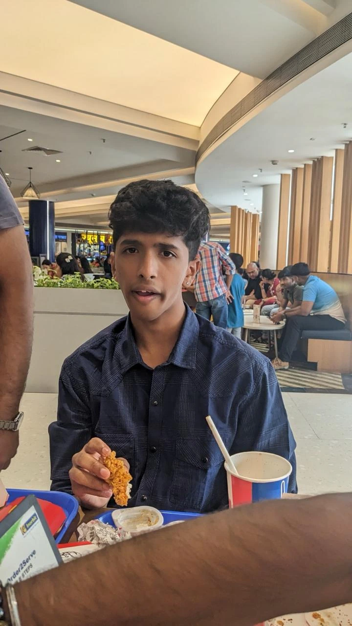 Melvis at a food court holding a drink